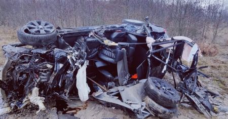 Dolny Śląsk: nissan rozpadł się na części