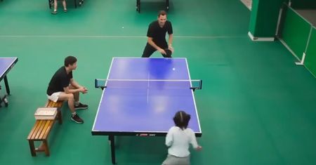 Federer zagrał w tenisa z 7-latką. Tylko spójrz, co tam się wydarzyło