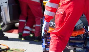 Nagle zaczęła kopać i gryźć ratownika. Teraz ma wielki problem