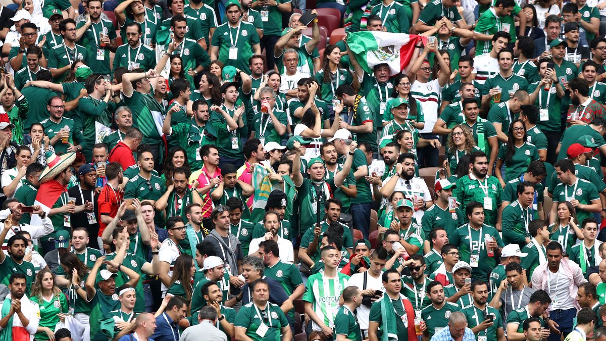 Zdjęcie okładkowe artykułu: Getty Images / Ryan Pierse / Na zdjęciu: kibice piłkarskiej reprezentacji Meksyku
