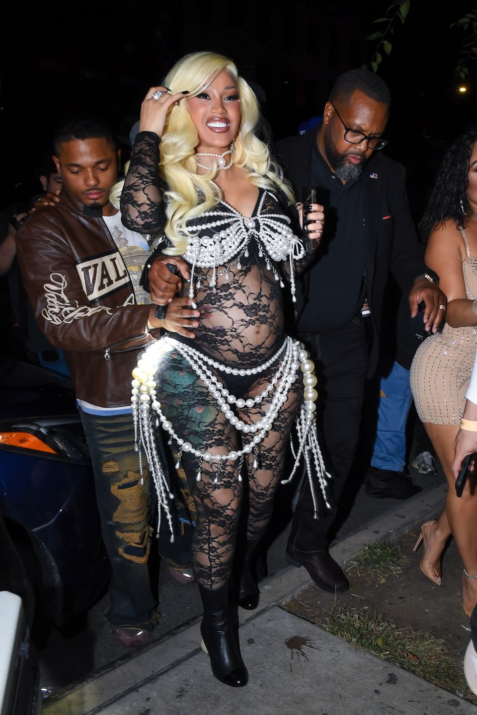 Ciężarna Cardi B promuje nową płytę