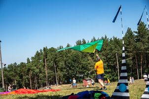 Latawce nad Chodzieżą. Pierwszy dzień pokazów pod znakiem słabego wiatru
