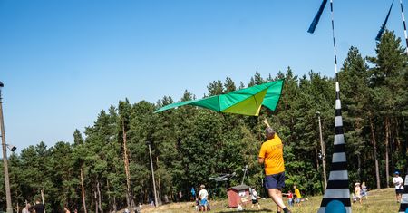 Latawce nad Chodzieżą. Pierwszy dzień pokazów pod znakiem słabego wiatru
