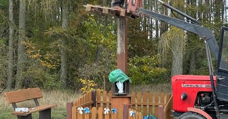 Odnawiają krzyż w Wolsku (gm. Miasteczko Krajeńskie)