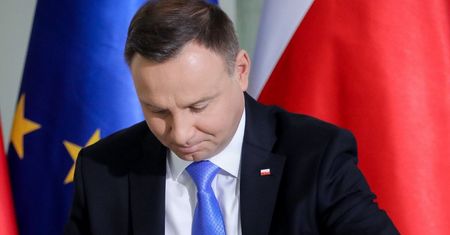 Andrzej Duda podpisał tarczę antykryzysową 4.0