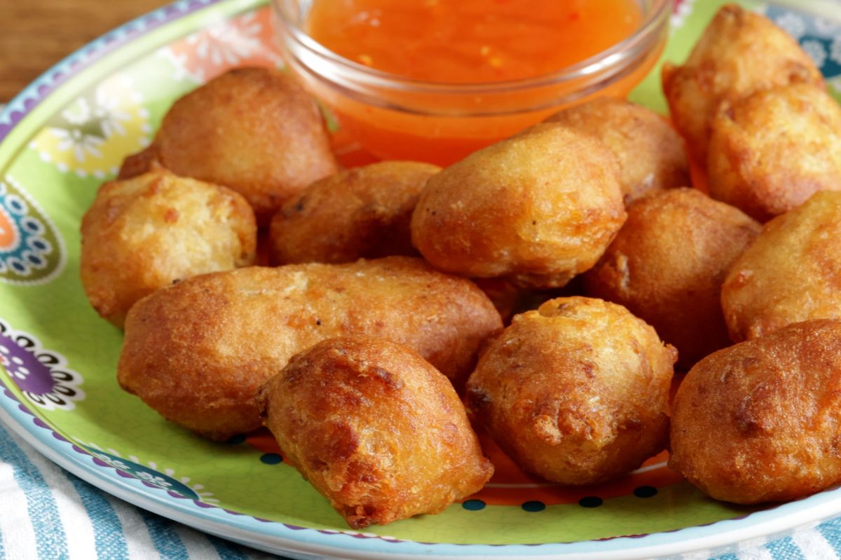 crispy homemade chicken in batter: a taste of chinese takeout at home