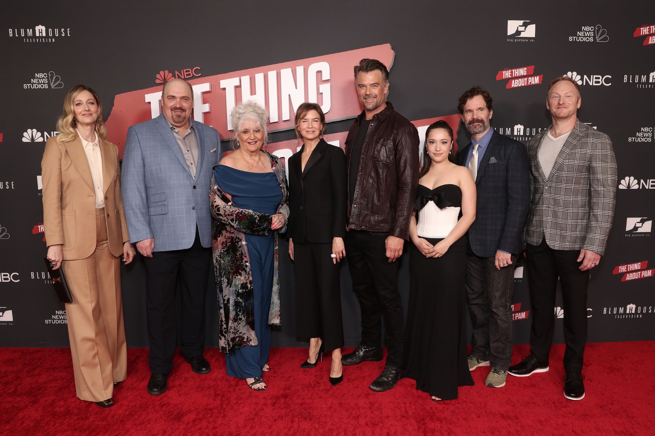 Renee Zellweger pozuje z obsadą "The Thing About Pam"