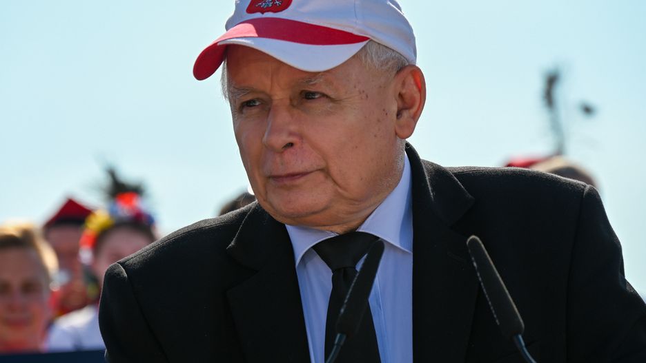 Wola Rzędzińska, 16.07.2023. Wicepremier, prezes PiS Jarosław Kaczyński przemawia podczas pikniku rodzinnego w Woli Rzędzińskiej, 16 bm. (mr) PAP/Paweł Topolski