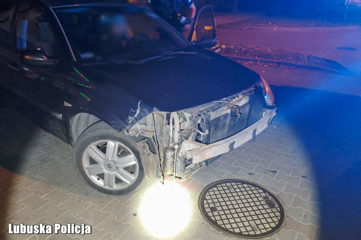 Świebodzin: Nocna jazda autem bez zderzaka zakończona mandatem