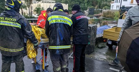 Osuwisko na włoskiej wyspie. Osiem osób nie żyje, są zaginieni