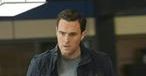 Owain Yeoman kontra Supergirl