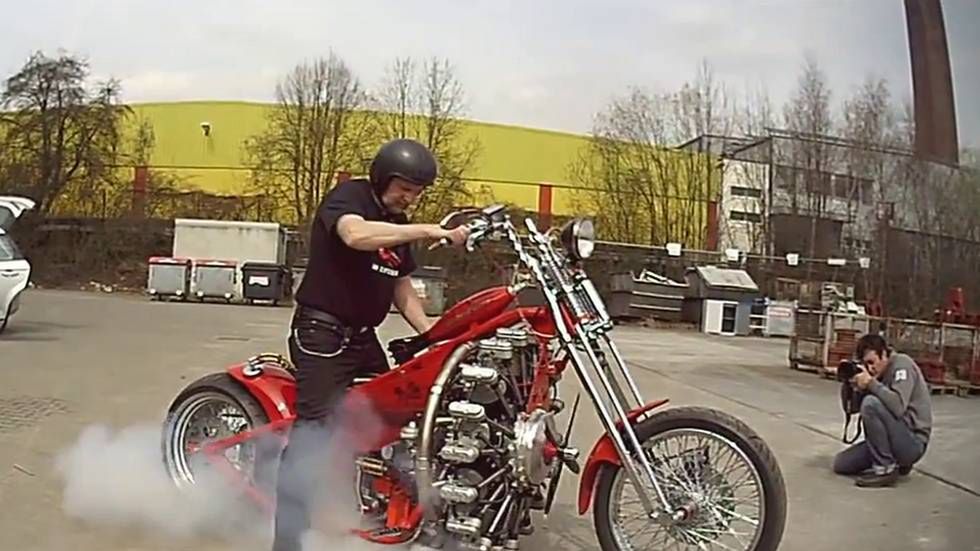 Jest moc! Red Baron: motocykl, napędzany gwiazdowym silnikiem lotniczym 1