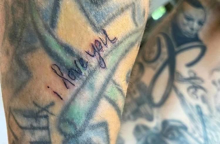 Nowy tatuaż Travisa Barkera