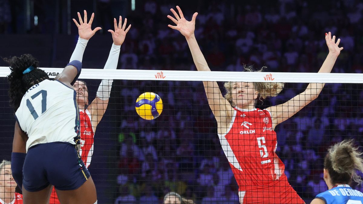 PAP / Marian Zubrzycki / Na zdjęciu: Agnieszka Korneluk podczas meczu z Włoszkami