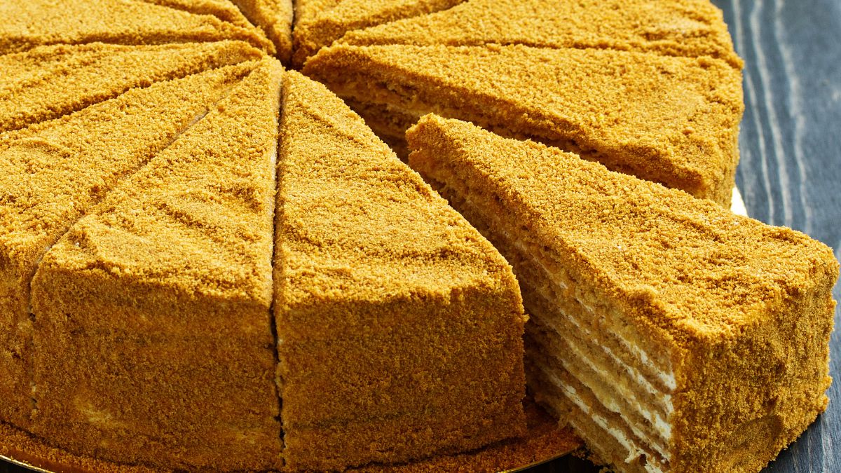 Ciasto Marcinek jest puszyste jak chmurka i słodkie jak marzenie