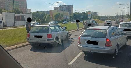 Lublin. Kolizja dwóch aut na al. Witosa. Utrudnienia w kierunku centrum