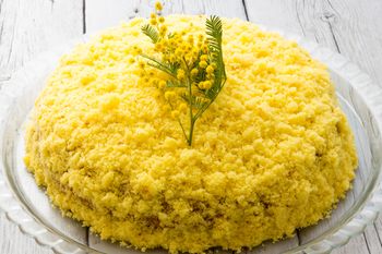 Co roku na Dzień Matki robię tort Mimoza. Nie zostaje po nim ani okruszek