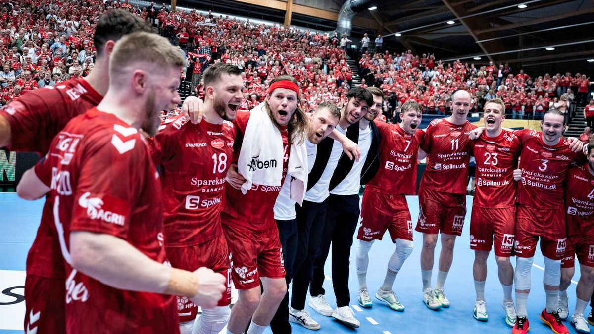 PAP/EPA / Henning Bagger / Na zdjęciu: szczypiorniści Aalborg Handbold