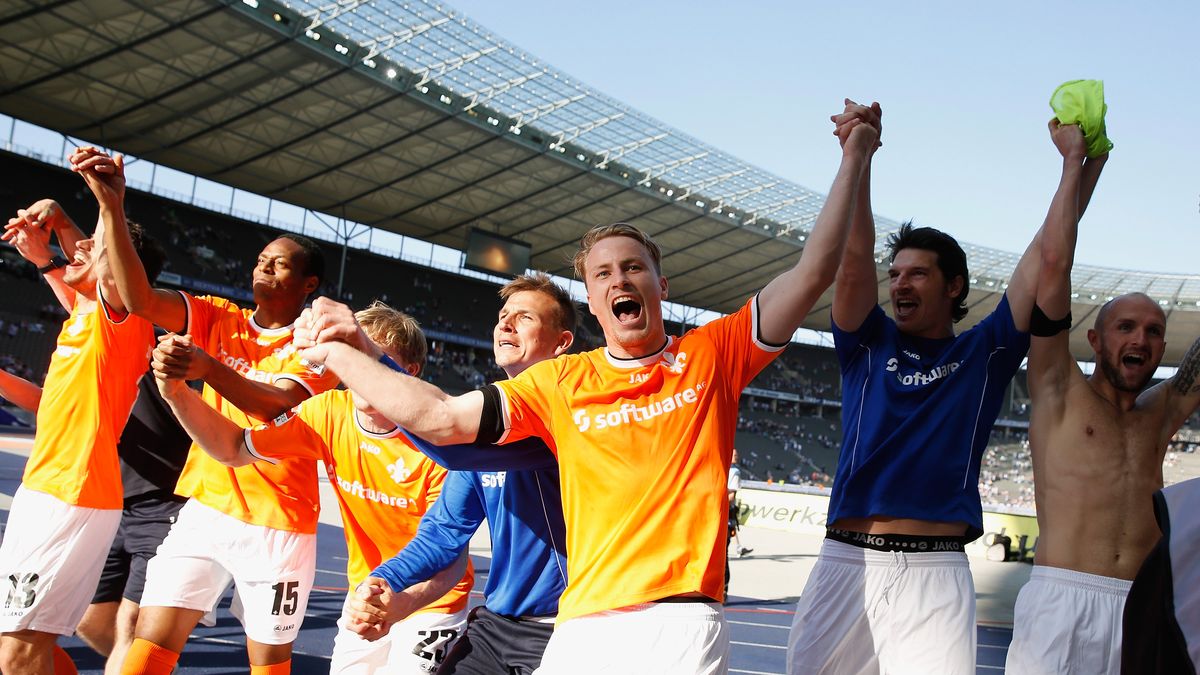 Piłkarze Darmstadt po zapewnieniu sobie utrzymania w Bundeslidze