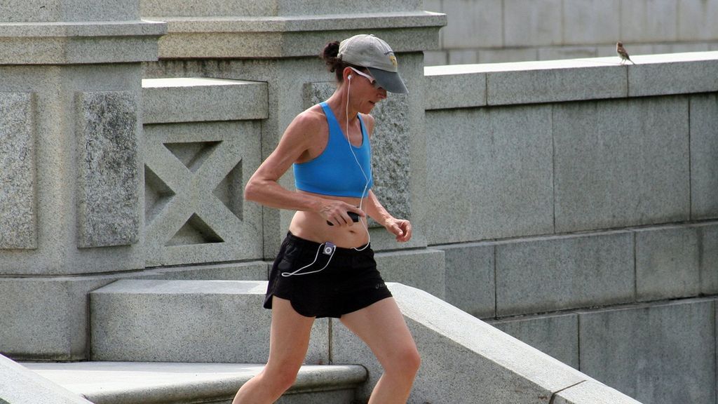 Jest zaraźliwa, rozprzestrzenia się w nieprzewidywalny sposób i wygania z domu miliony ludzi – moda na bieganie