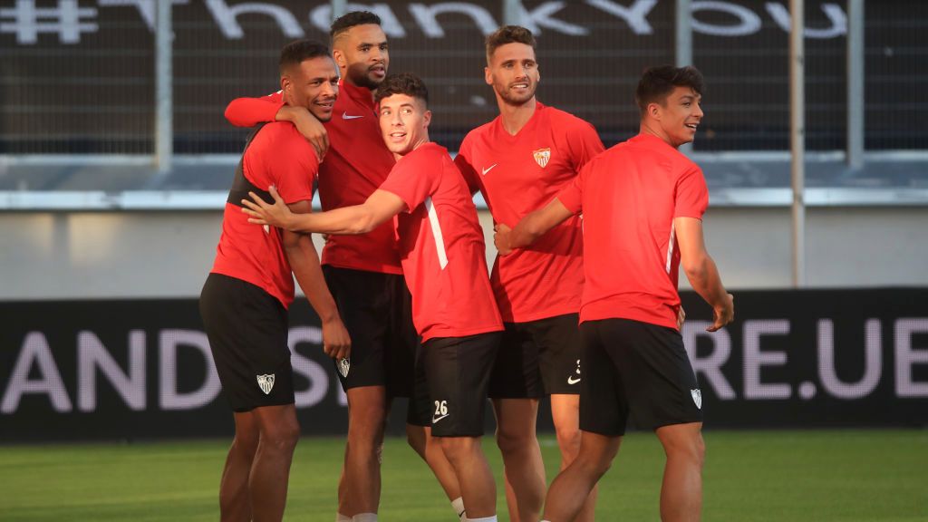 piłkarze Sevilla FC podczas treningu