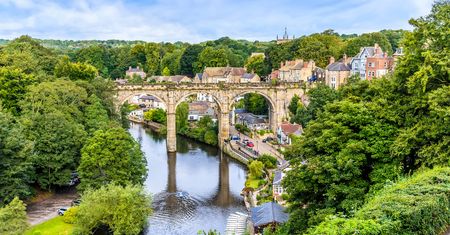 Knaresborough. To tu przedmioty zamieniają się w kamienie