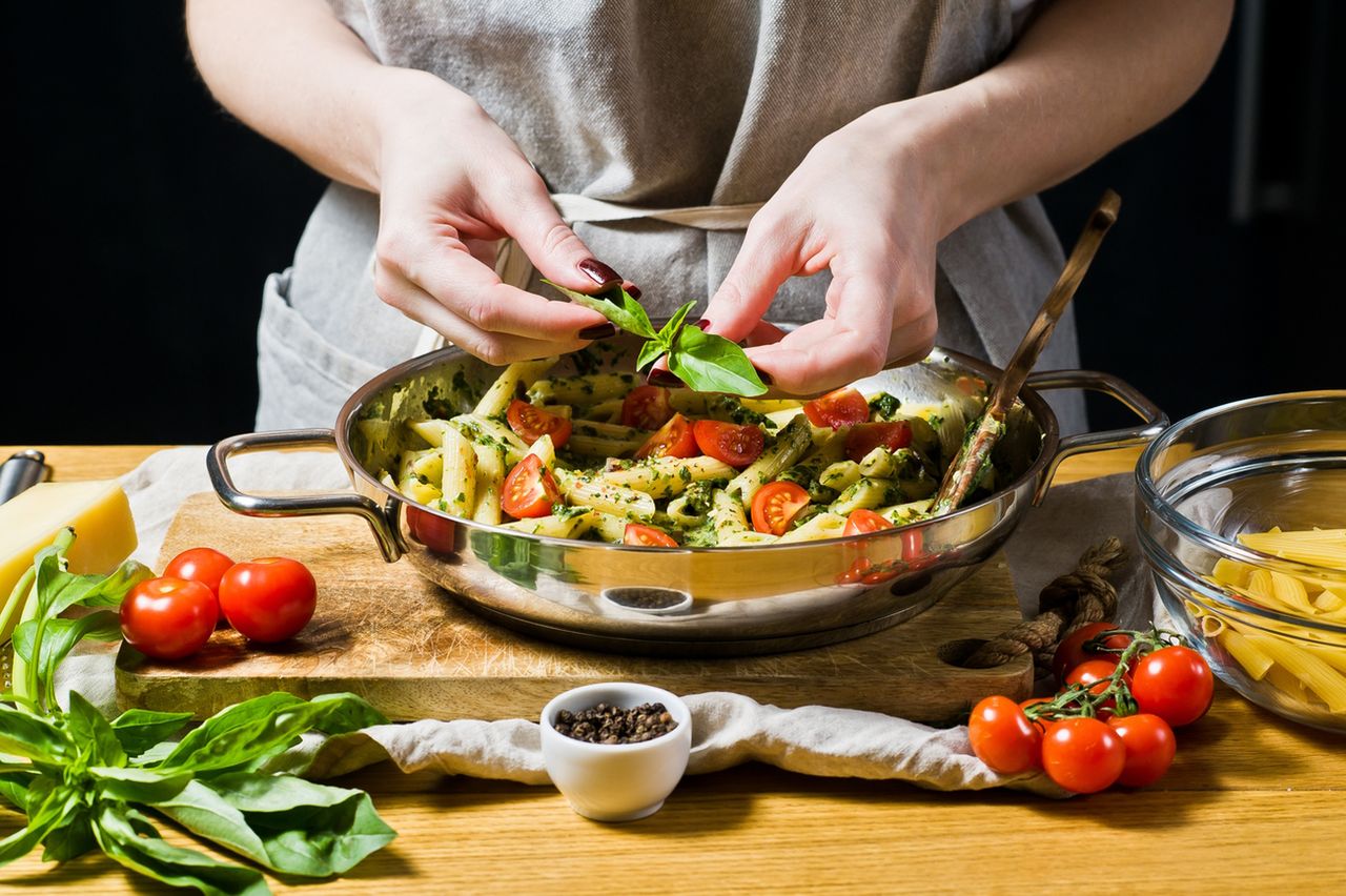 Składniki odżywcze w zdrowej diecie – przykłady, rola i źródła