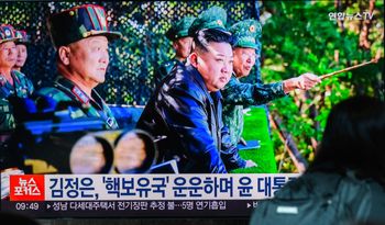 KCNA ostrzega przed "nuklearnym dominem". Seul odpowiada