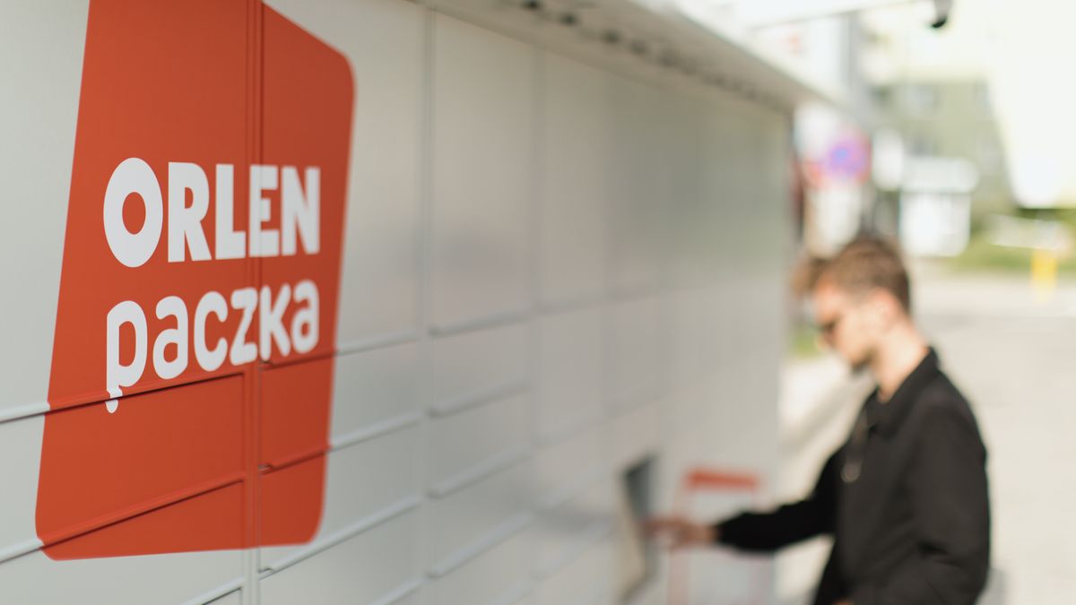 Automat paczkowy PKN Orlen. Poczta Polska uważa, że przesyłki to jej domena