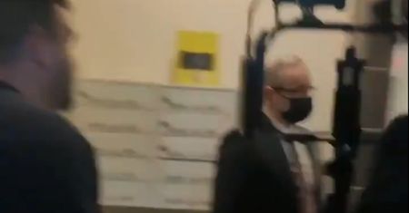Wdarli się do bloku ministra. Nagranie trafiło do sieci