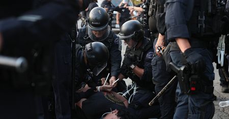 Godzina policyjna w Los Angeles. Bezkompromisowy ruch