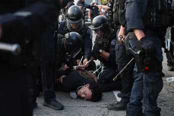 Godzina policyjna w Los Angeles. Bezkompromisowy ruch