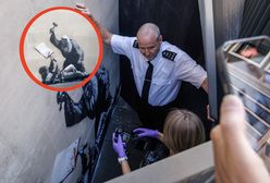 Banksy namalował. Mural szybko schowany za zasłoną