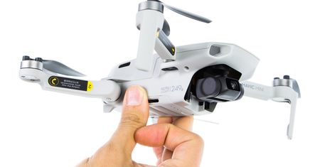 Walnęliśmy w drzewo dronem Dji Mavic Mini w czasie testu!
