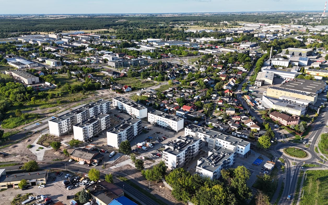 Dębówka zmieniła się nie poznania. Kolejne budynki czekają na lokatorów [foto]