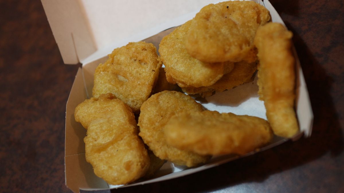 Gorący nuggets wypadł na nogę 4-latki