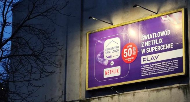 Play i UPC Polska z internetem i Netfliksem w specjalnej cenie