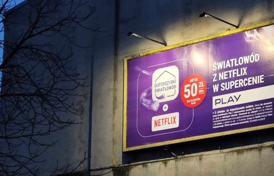Play i UPC Polska z internetem i Netfliksem w specjalnej cenie