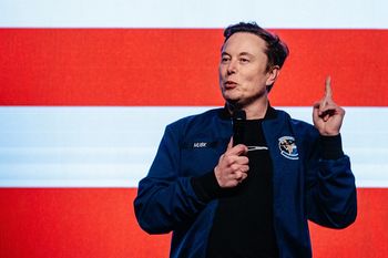 SpaceX Elona Muska zmienia plany. Księżyc przed Marsem