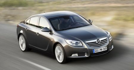 Insignia - podwójna premiera
