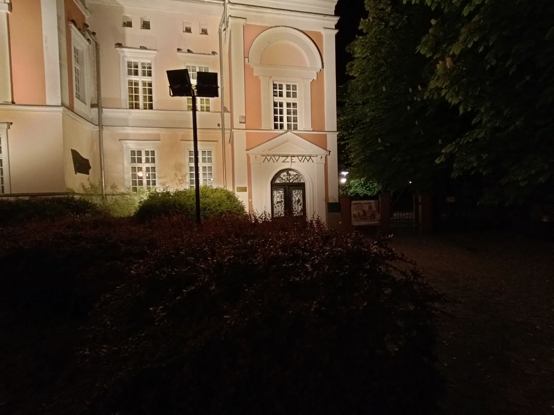 Taniej, ale i bardziej nijako. Test OPPO Reno 3 46
