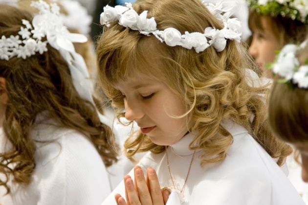 Pierwsza komunia – ważny sakrament czy targowisko próżności i biznes?