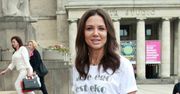 Kinga Rusin przed wejściem na szczyt Pałacu Kultury i Nauki. W ostatniej chwili zmieniła jeden element
