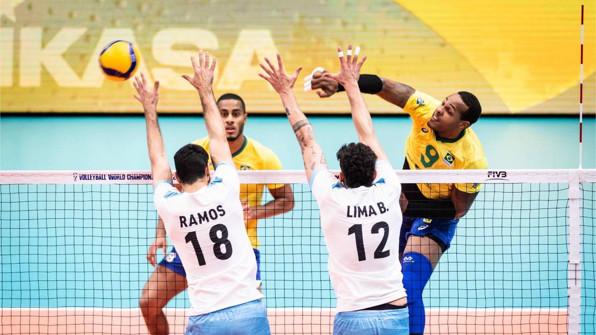 Materiały prasowe / FIVB / Na zdjęciu: Yoandy Leal (w ataku)