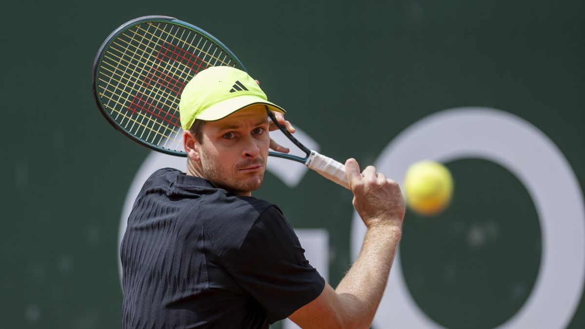 PAP/EPA / Martial Trezzini / Hubert Hurkacz w turnieju ATP w Genewie