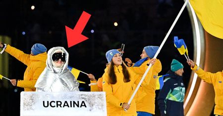 Ujawniają, kim była kobieta z tablicą. Totalne zaskoczenie