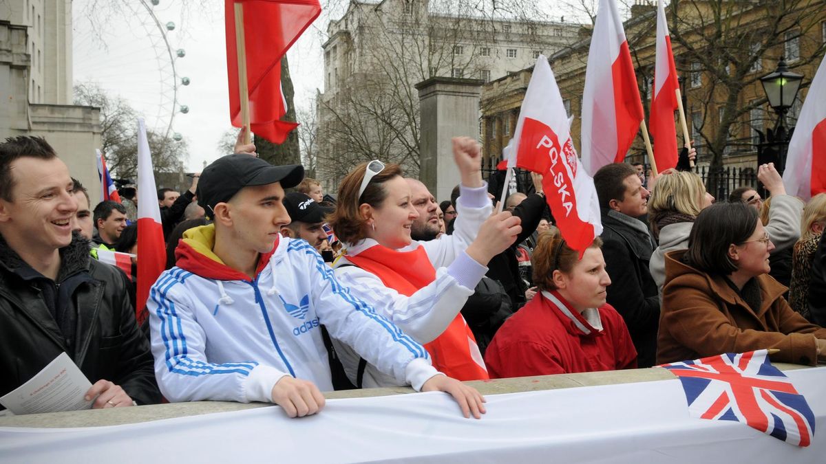 Polacy do kraju wysyłają miliardy złotych zarobione na Wyspach