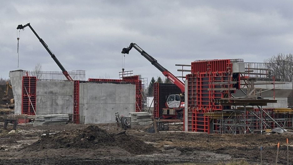 Obecnie, najbardziej rzuca się w oczy realizacja ulokowanego centralnie na węźle wiaduktu drogowego, pod którym po zakończeniu inwestycji będzie się odbywał ruch lokalny.