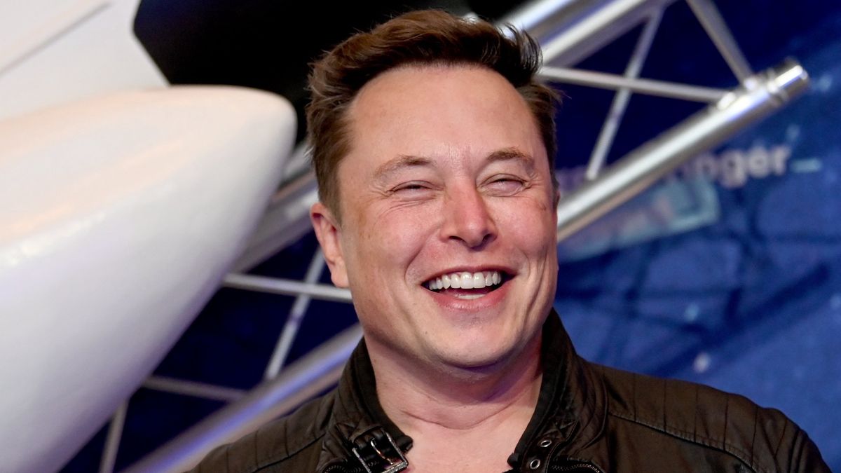 BERLIN, GERMANY DECEMBER 01:  SpaceX owner and Tesla CEO Elon Musk poses on the red carpet of the Axel Springer Award 2020 on December 01, 2020 in Berlin, Germany.  (Photo by Britta Pedersen-Pool/Getty Images)