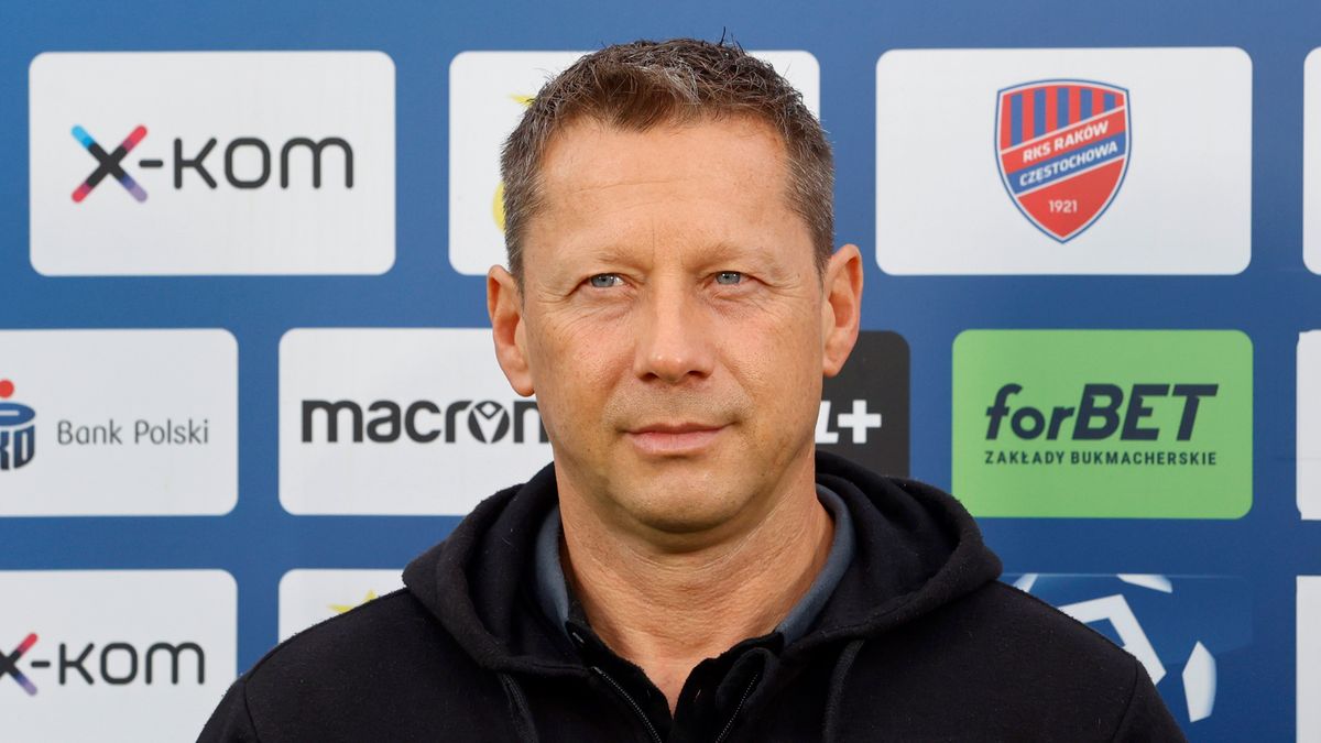 PAP / Waldemar Deska / Na zdjęciu: trener Dariusz Banasik